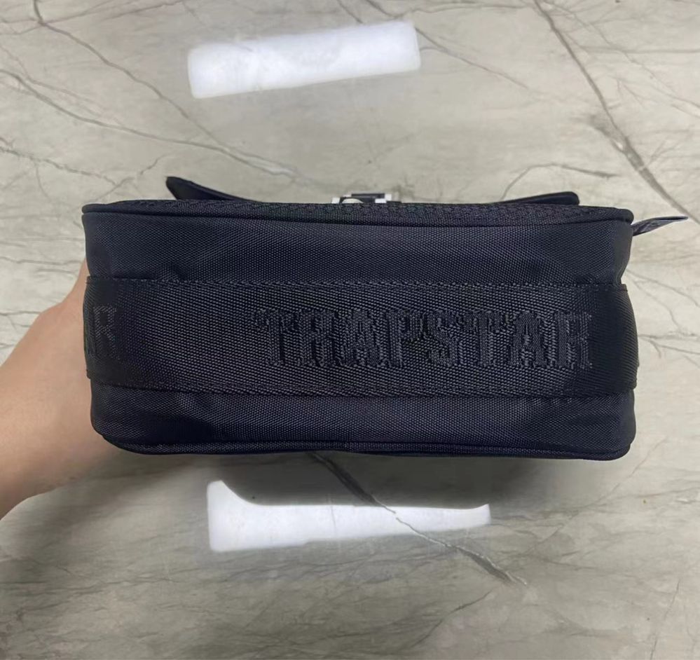 Bolsa Trapstar Irongate T Black Cross