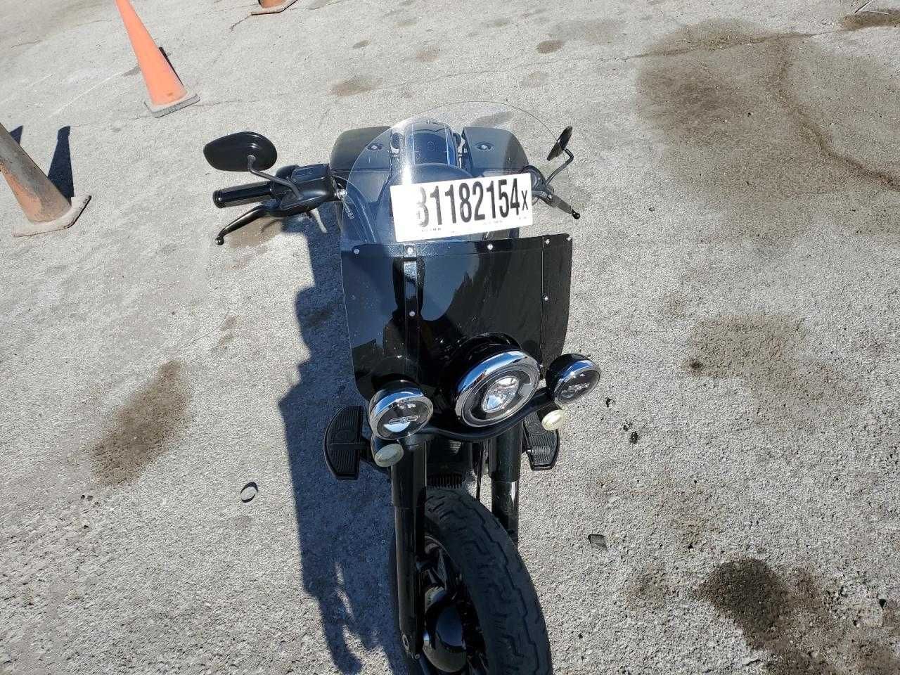 Harley-Davidson FLHCS 2022