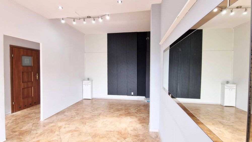 Teofilów - do wynajęcia lokal 30 m2 na parterze z witryną ul. Rojna