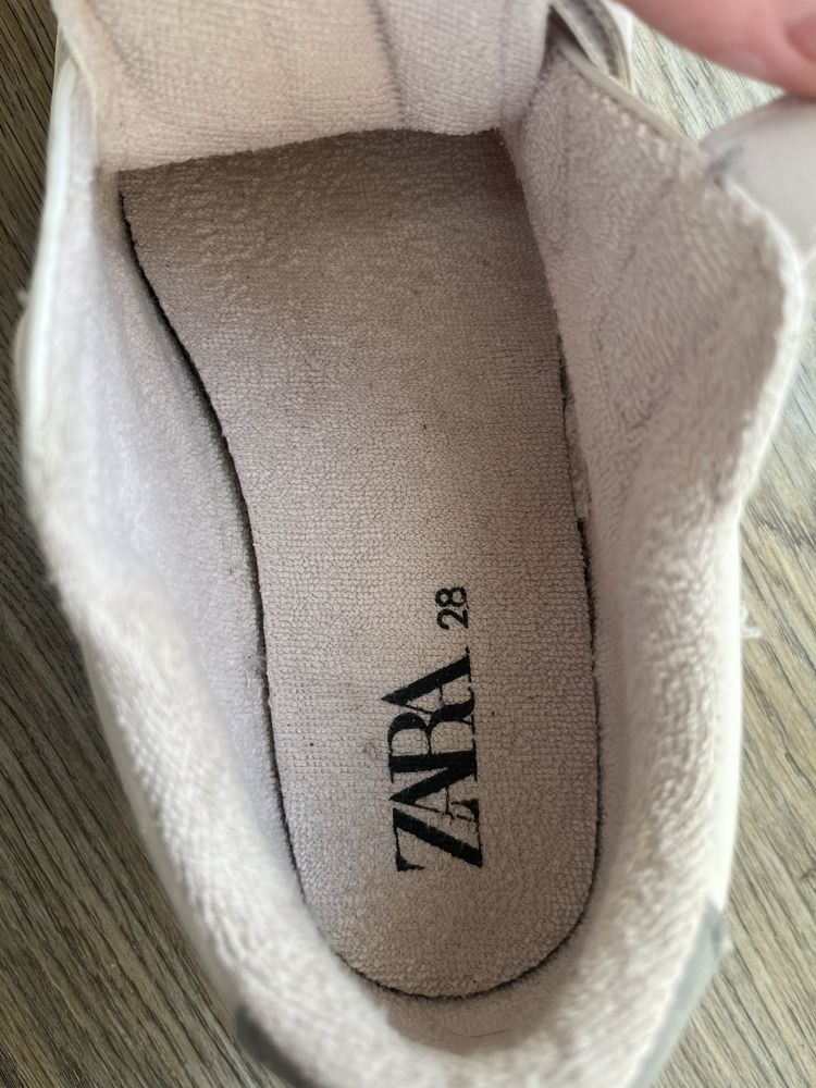 Кросівки zara