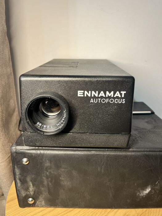 Rzutnik do slajdów ENNAMAT AUTOFOCUS z obiektywem