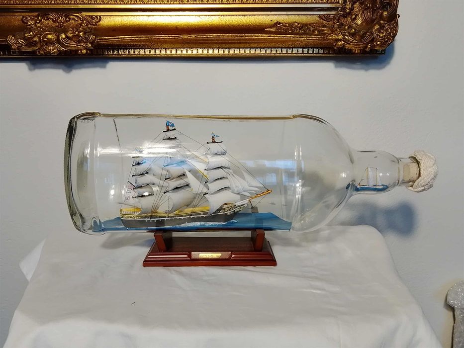 Duży Statek w butelce