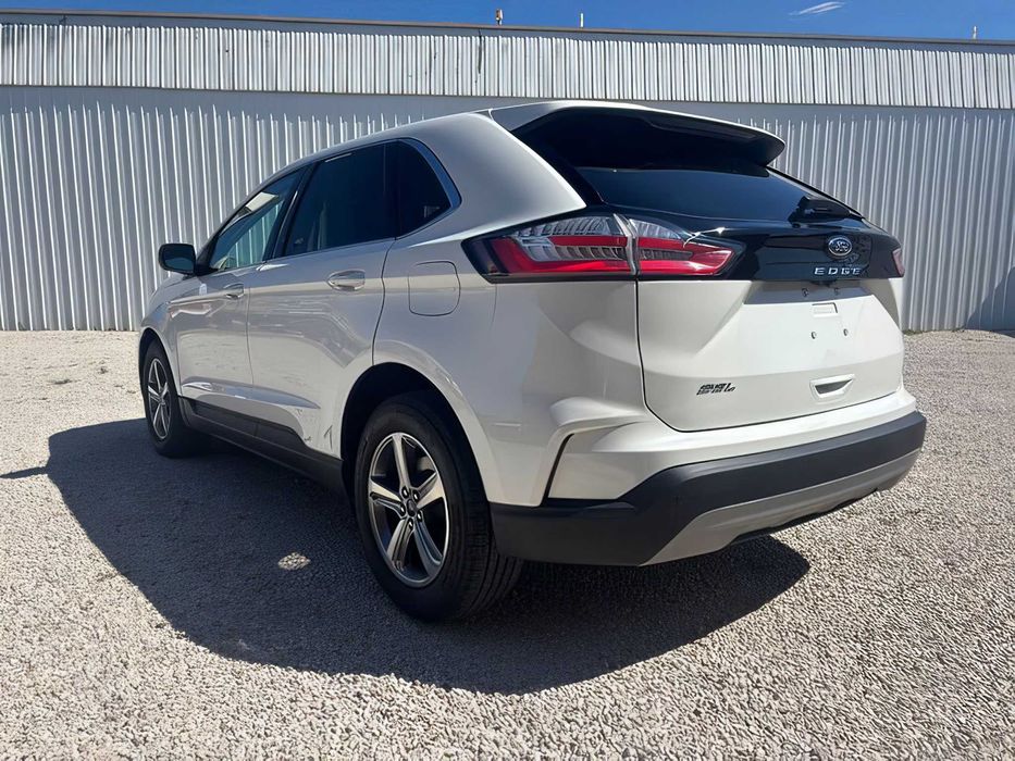 Ford Edge      2021