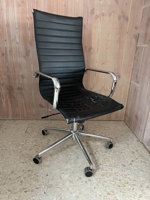 Cadeira de escritório cromada