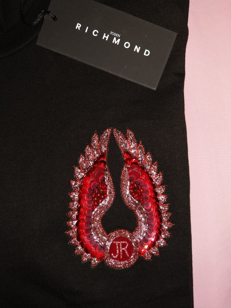 T-shirt męski marki John Richmond.