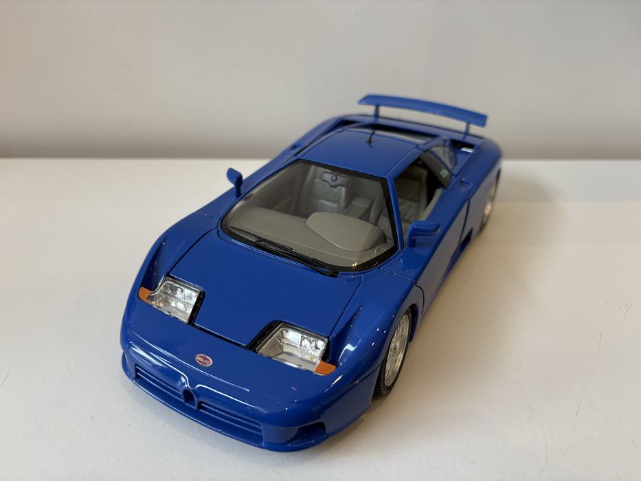 Model Bugatti EB110 1:18 BBurago Burago (maisto welly)
