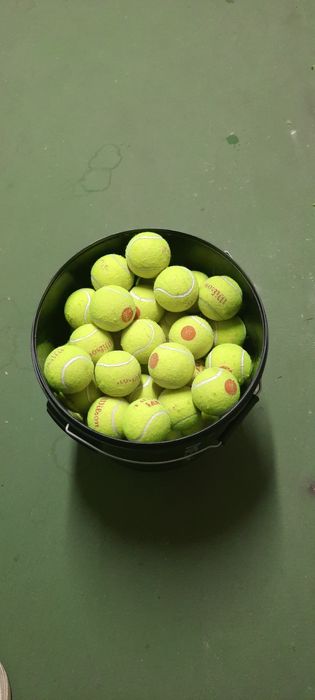 Balde bolas ténis laranjas