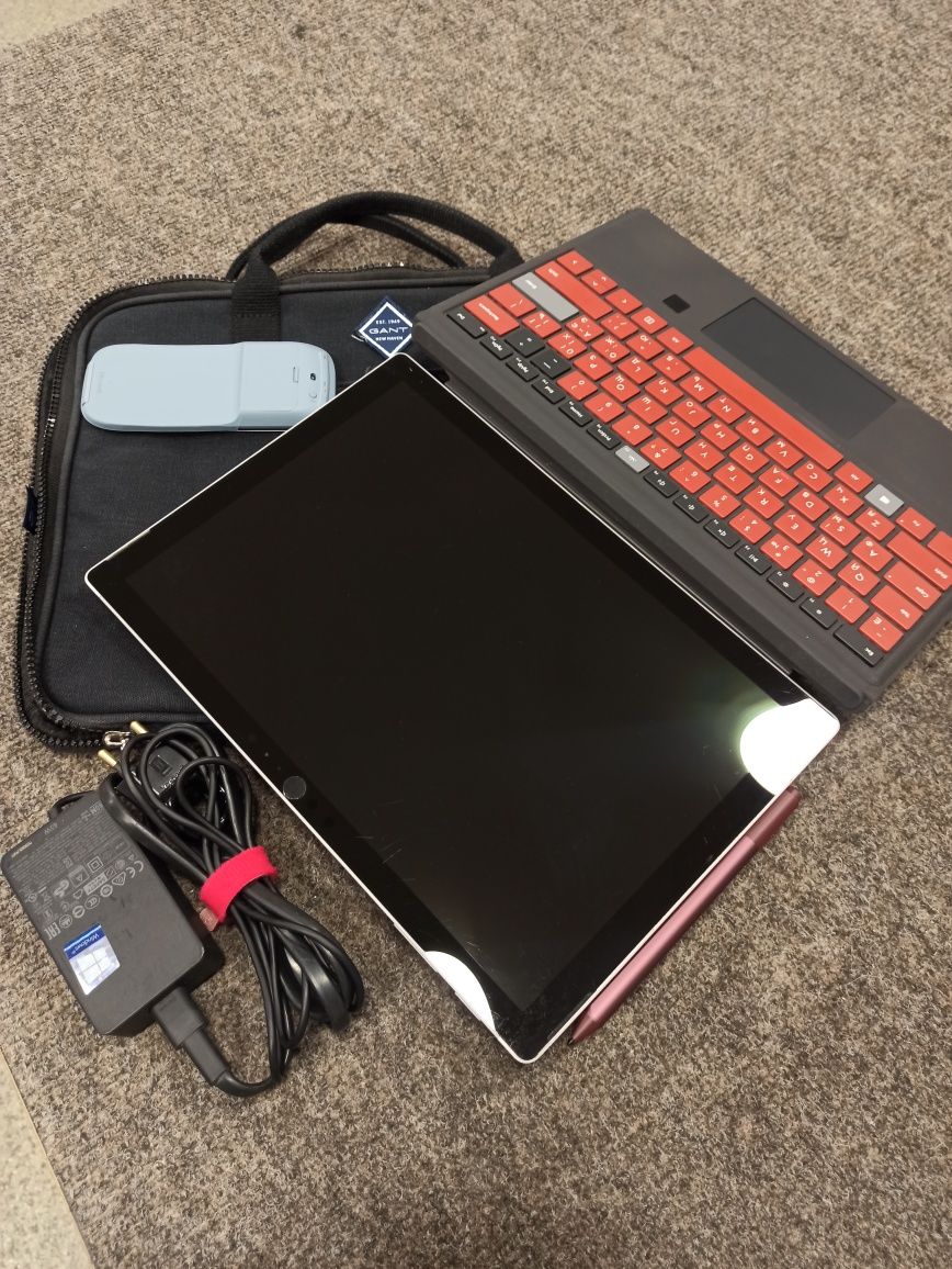 Surface Pro 6 ( i7 - 8650U, 16Gb RAM)