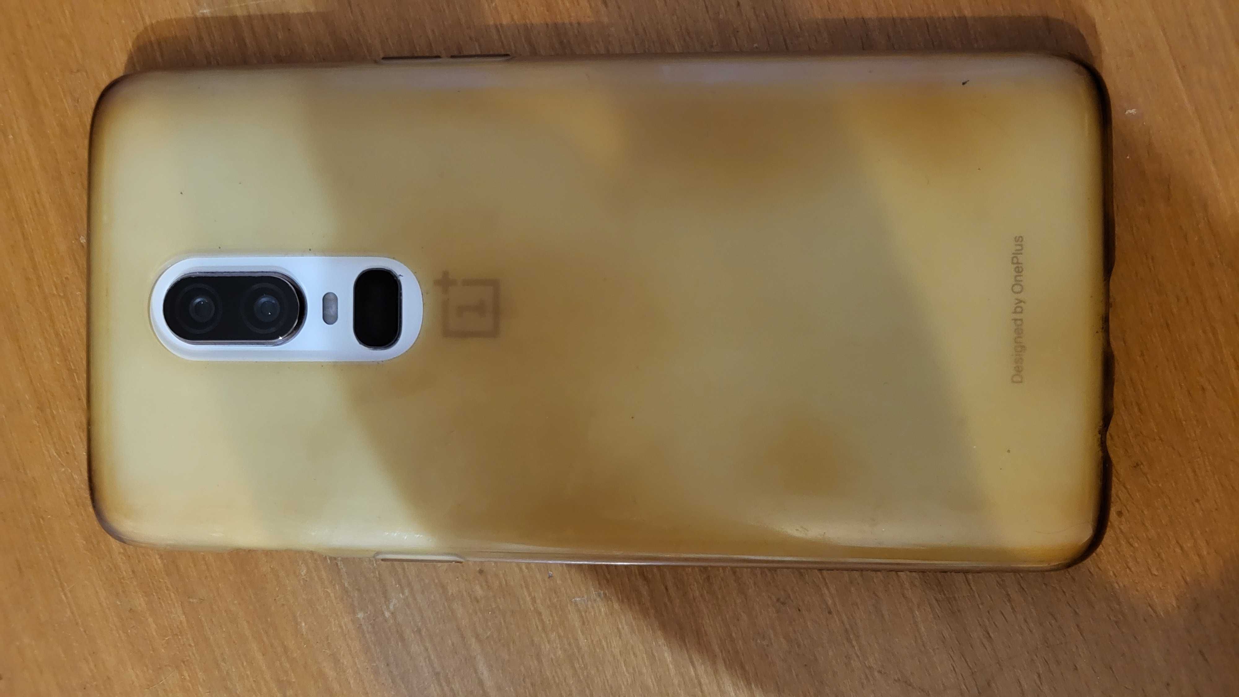 OnePlus 6 A6000 w kolorze białym, 8GB RAM, 128GB.