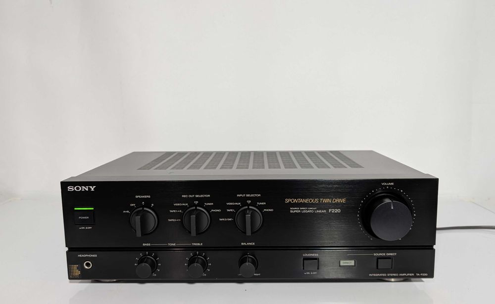 Підсилювч Sony TA-F220, має 80 Вт/канал/транзисторний/4-16 Ом/Японія