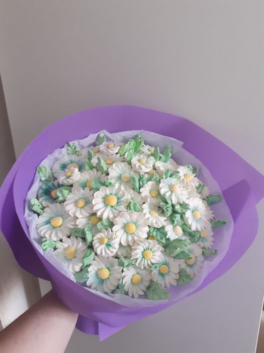 Зефірний букет на день вчителя. Зефір. Зефірні квіти. Съедобный букет.