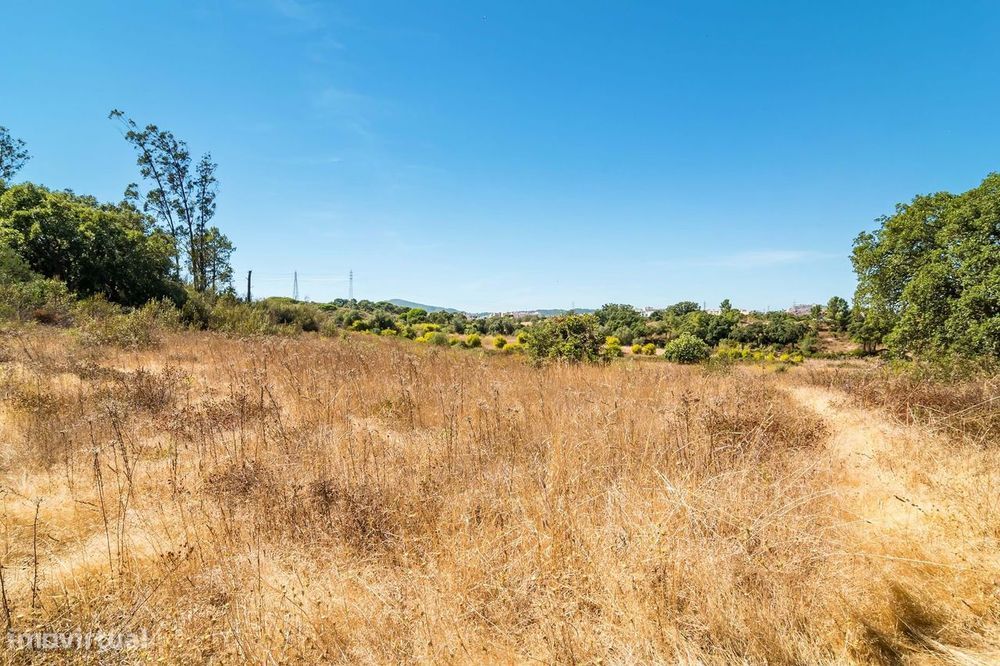 Terreno urbano em São Sebastião (Setúbal)