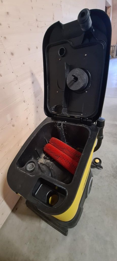 Mop Odkurzacz przemysłowy SZOROWARKA KARCHER BR 40/25 C