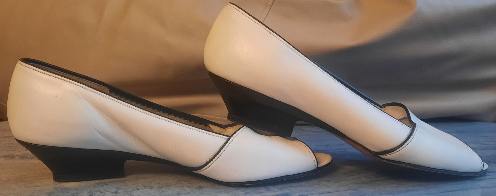 Bally letnie czółenka