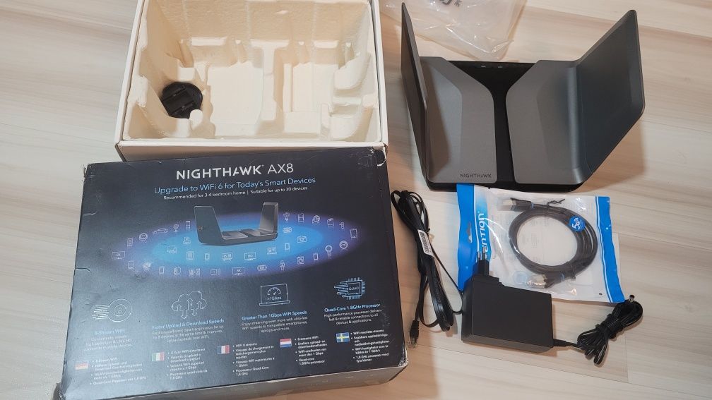 Router Netgear Nighthawk RAX80 AX8 AX6000 6Gb/s, 8 strumini, 2x USB,