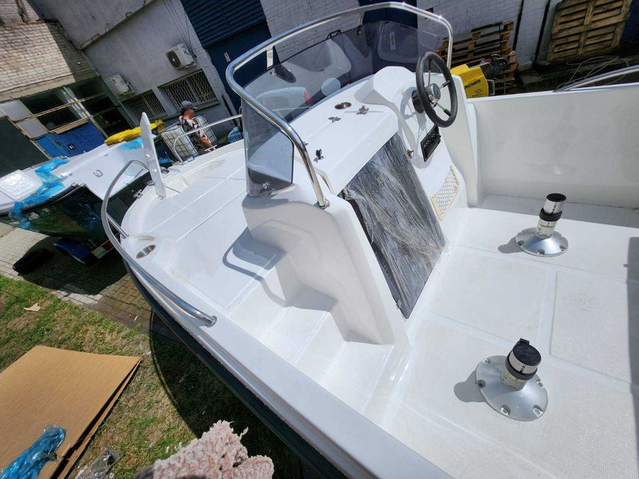 Niewodowana łódź Sundeck 530 – FV 23%,Transport, Przyczepa