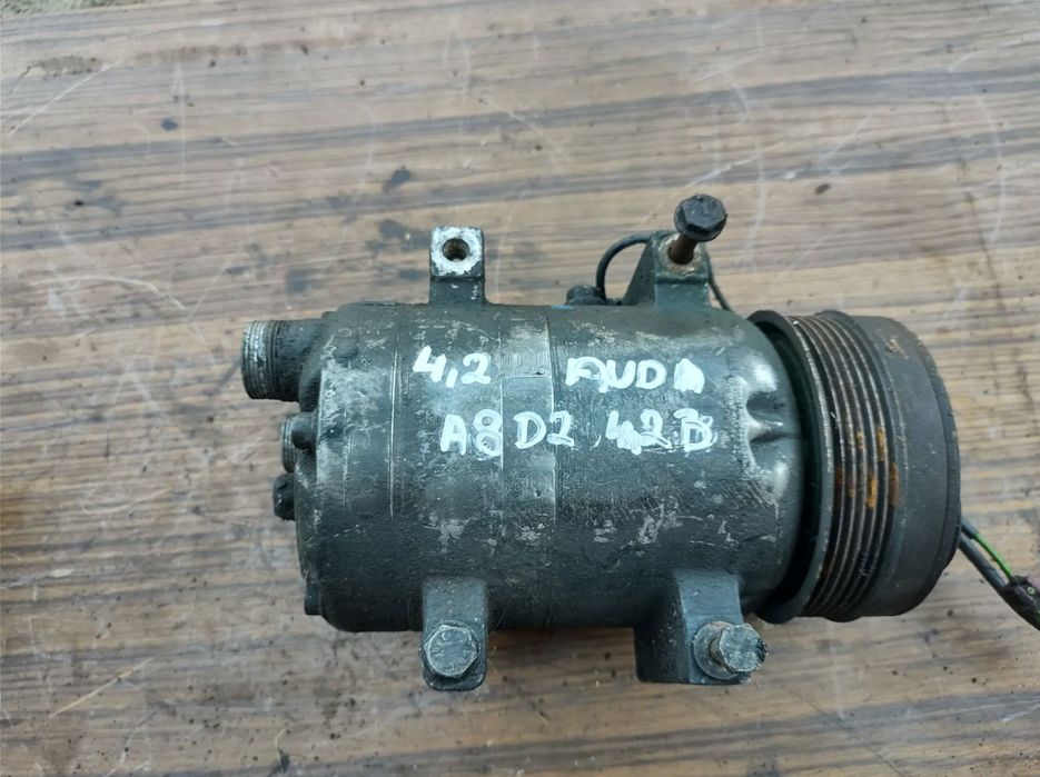 Audi A8 D2  sprężarka klimatyzacji 4,2
