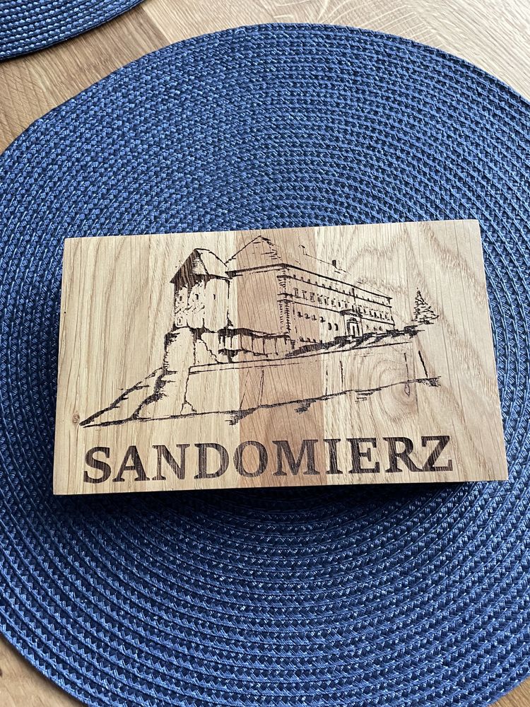Drewniane kostki dębowe pamiątka z Sandomierza grawer