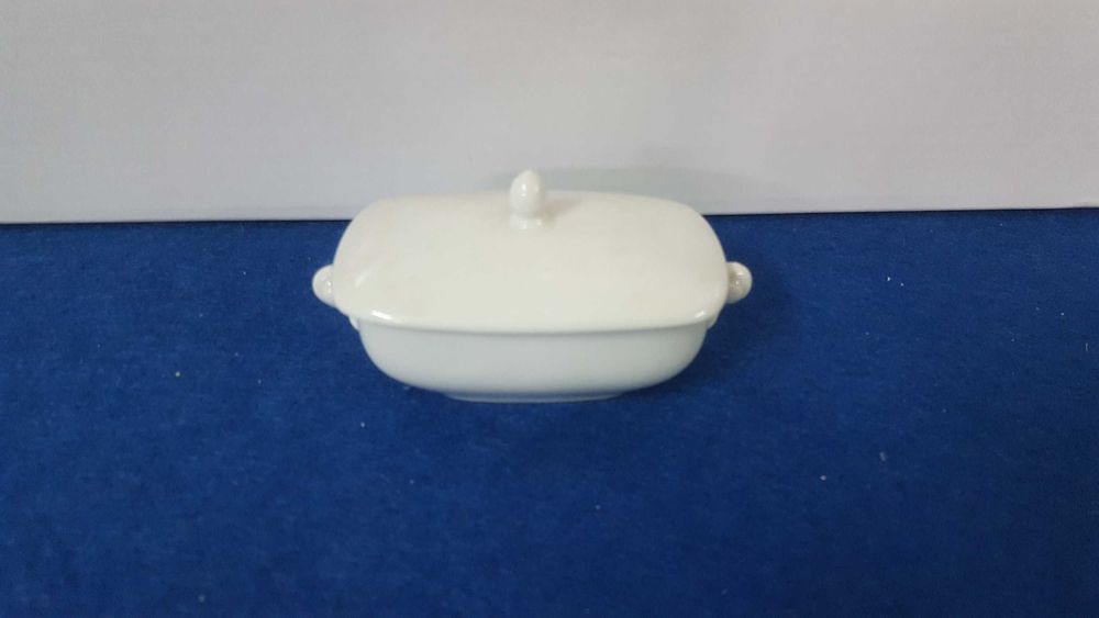Antiga terrina miniatura em Porcelana da Vista Alegre