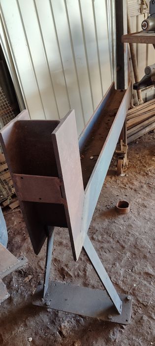 Calha / Bancada para Rachador de Lenha