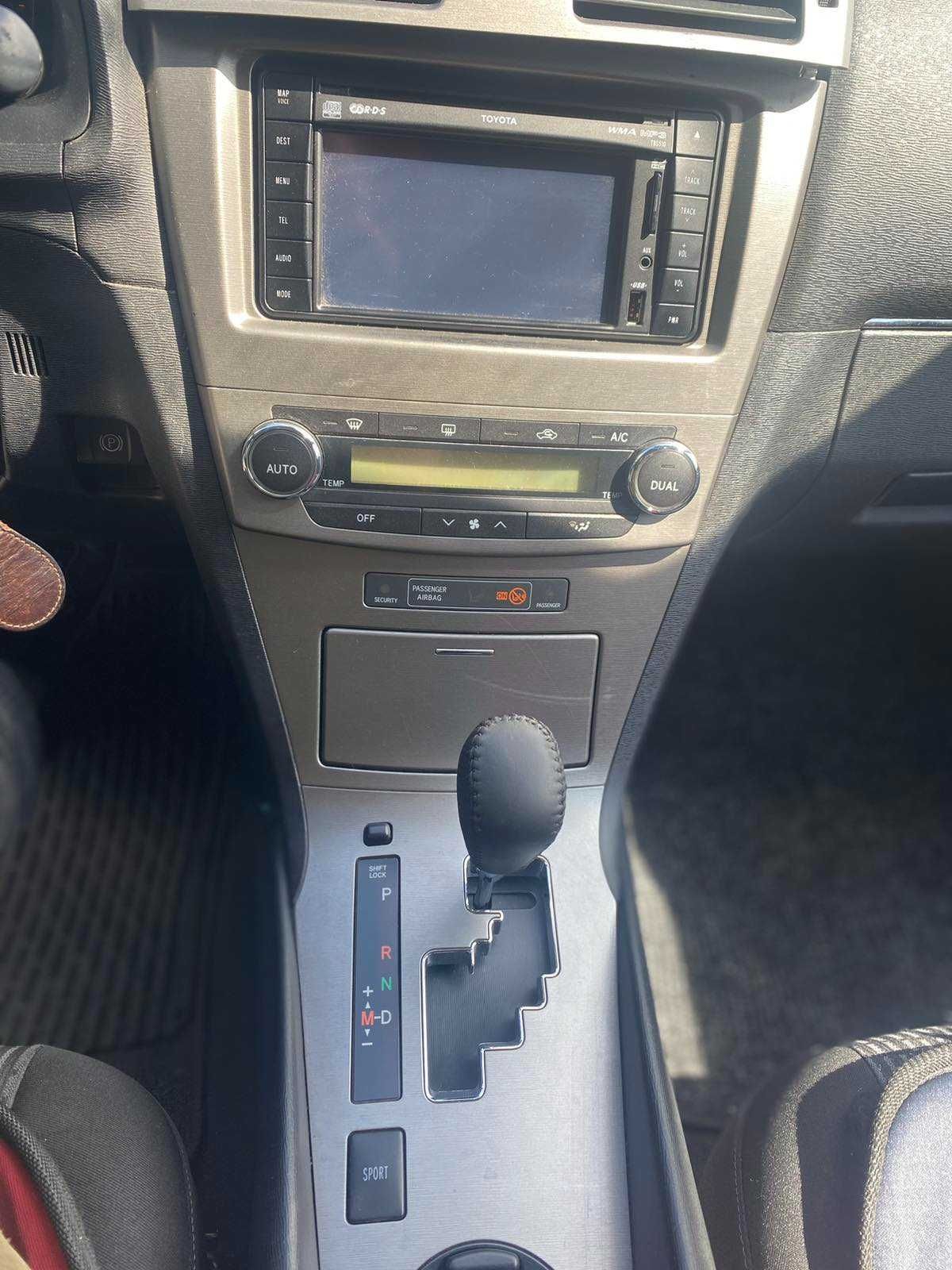 Toyot Avensis d4d автомат 2011