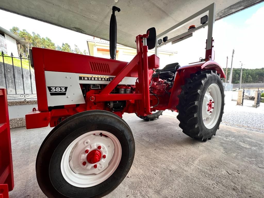 Trator International 383
