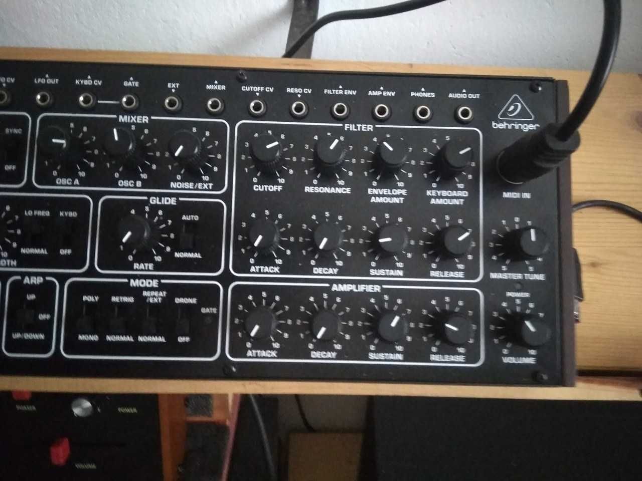 syntezator Behringer pro-1 bdb
