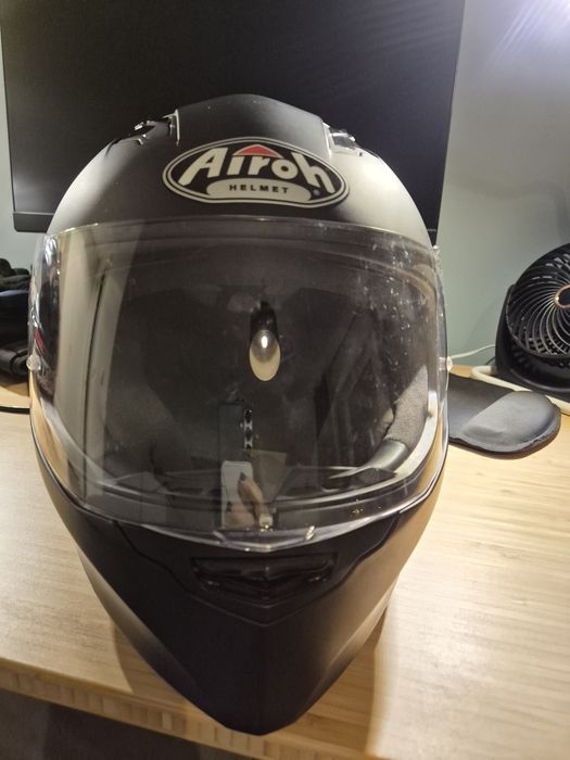 Capacete Airoh (tamanho M)