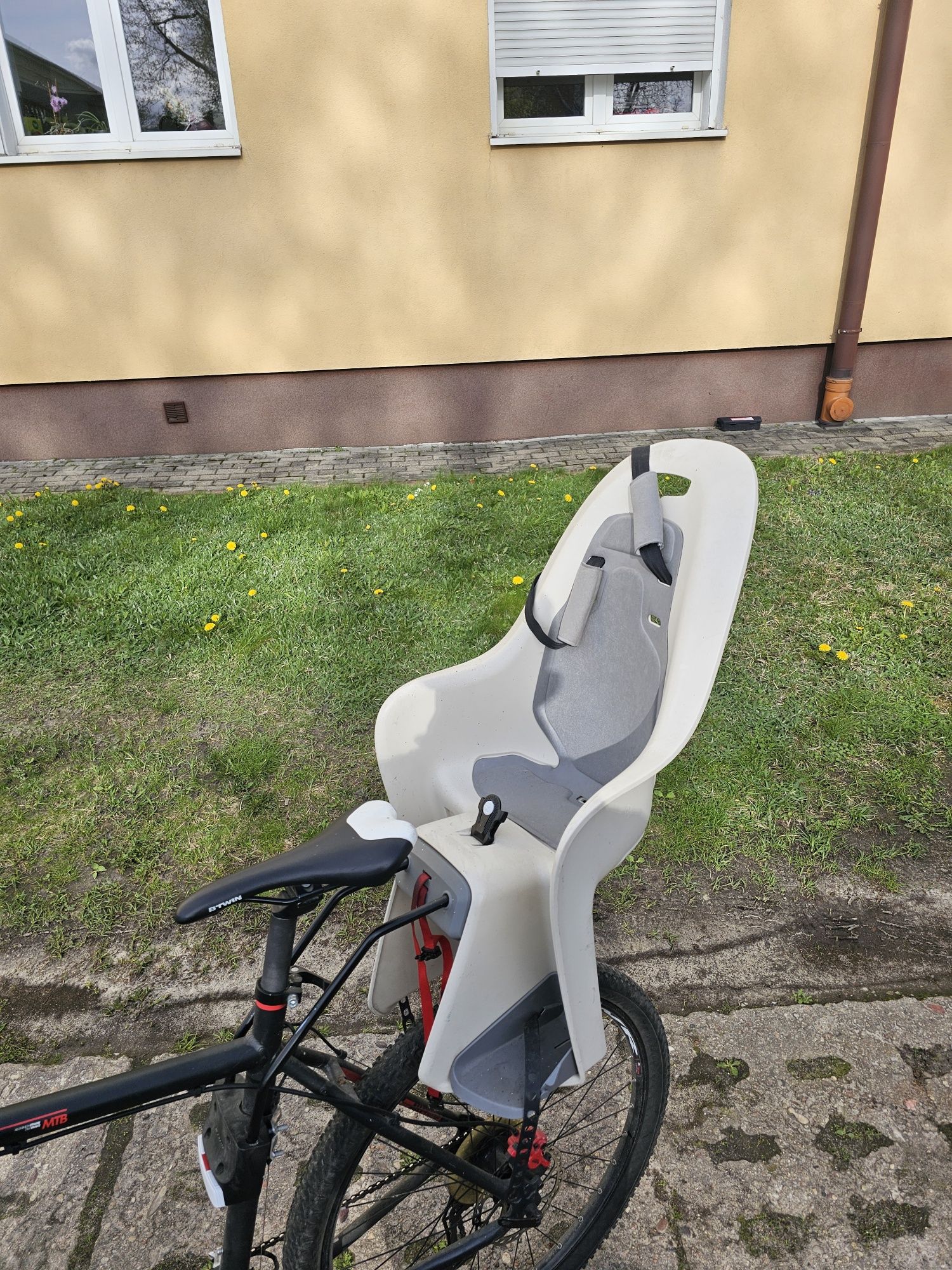 Fotelik rowerowy Decathlon z bazą