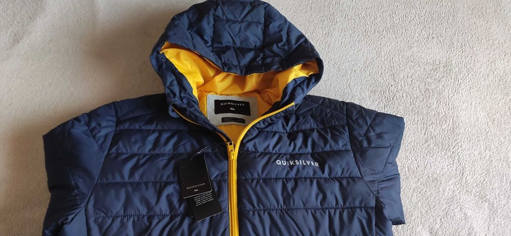 Куртка нова  розмір- М марка Quiksilver impermeable- непромокаєма