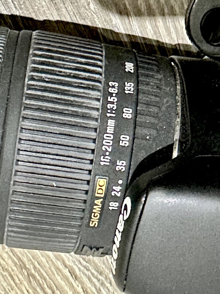 Canon 600D + lente Sigma DC 18-200