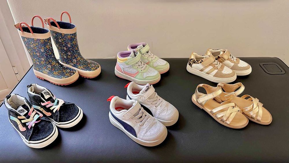 Sapatos de criança tamanho 24 como novos