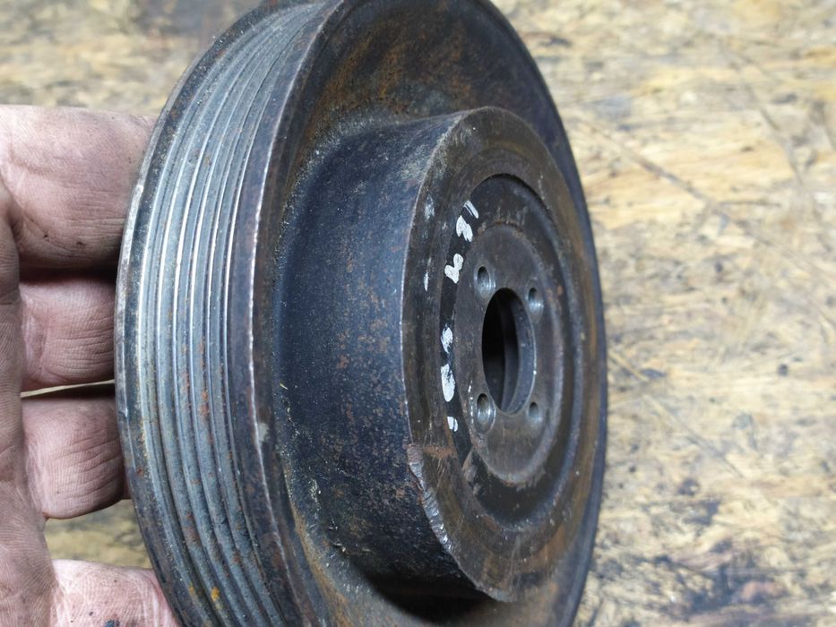 Шків помпи 124 Mercedes 124 Бензин з муфтою