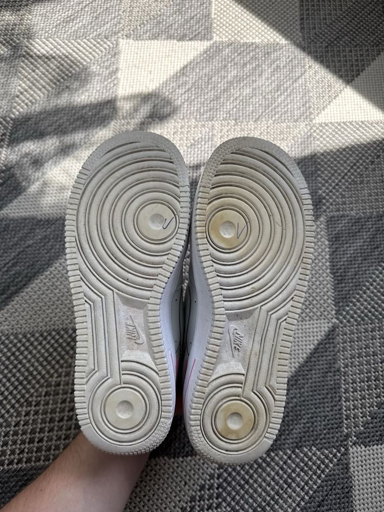 Оригінальні жіночі кросівки Nike Air Force 1