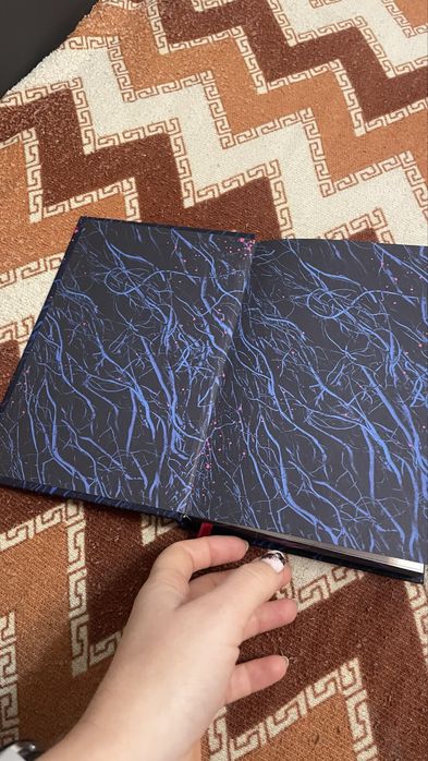 “Спільнота бездушних дівчат” — Лора Стівен