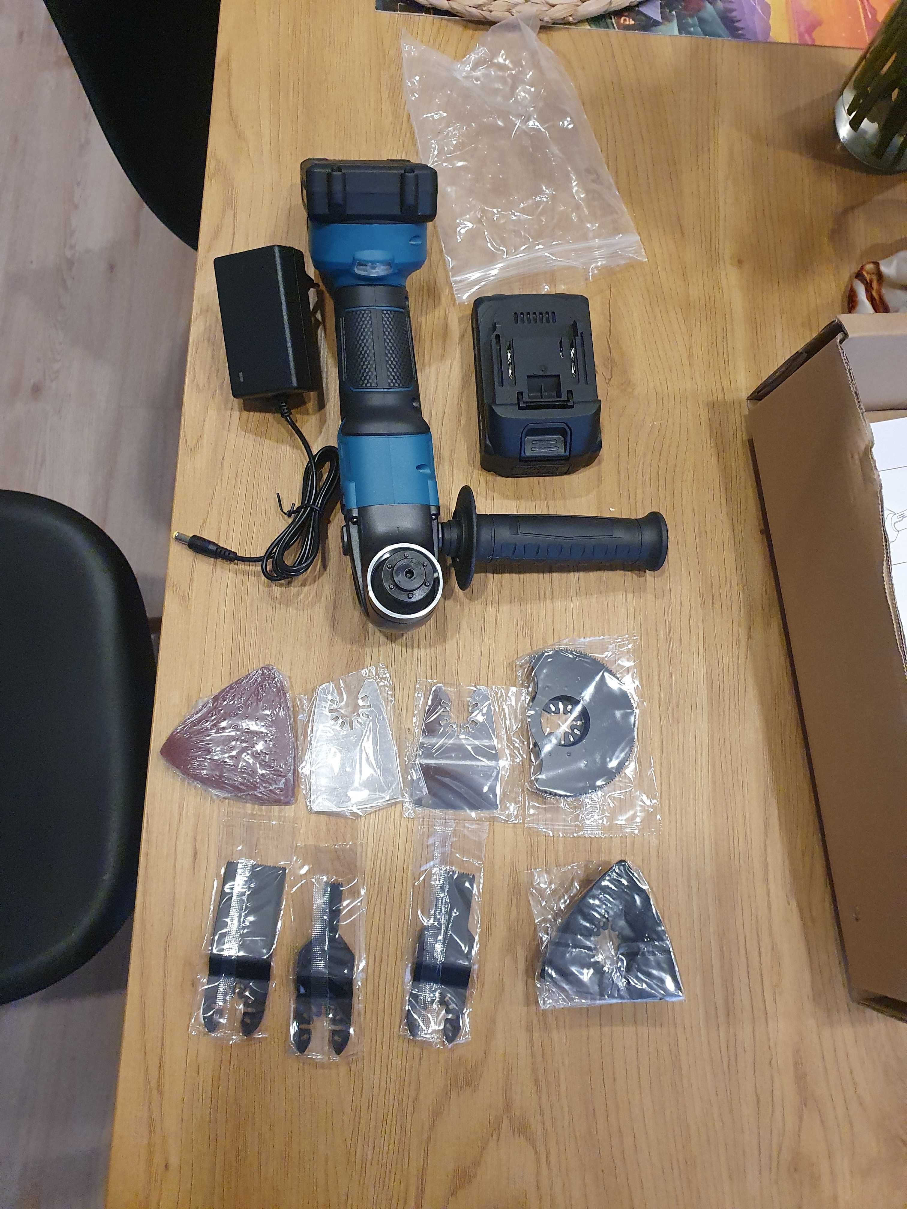 oscilatoria vibratoria com acessórios e duas baterias