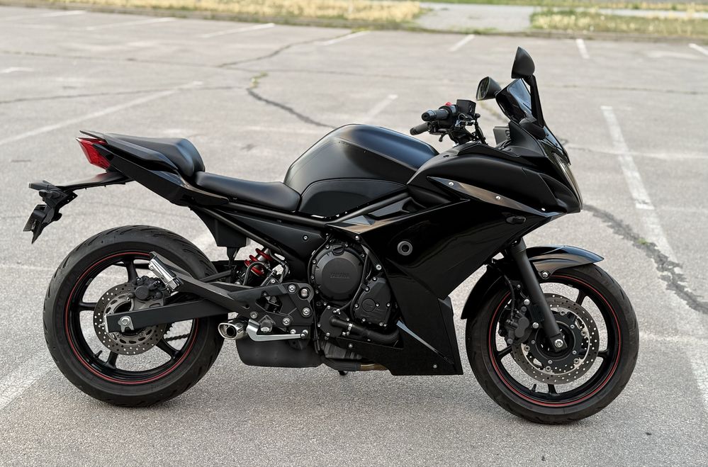 Yamaha FZ6R Black