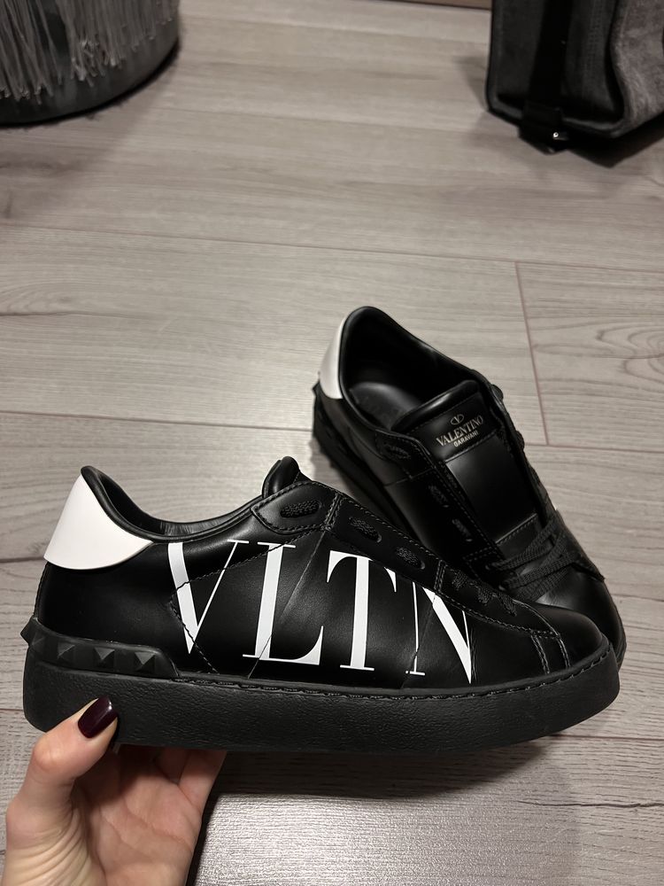 Кеди valentino