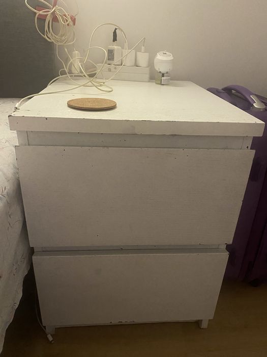 Movél  branco com duas gavetas fundas