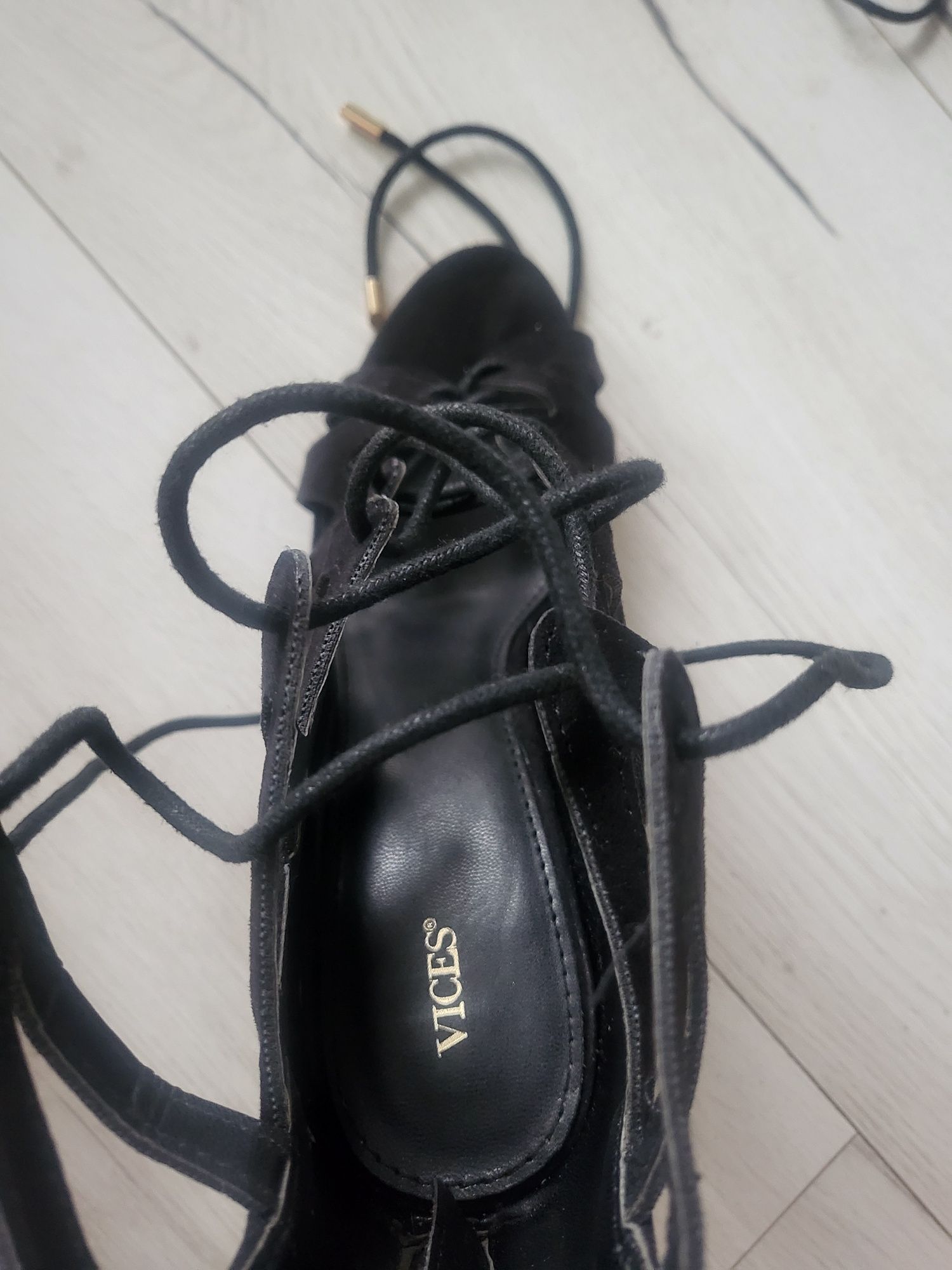 Buty na obcasie rozmiar.40
