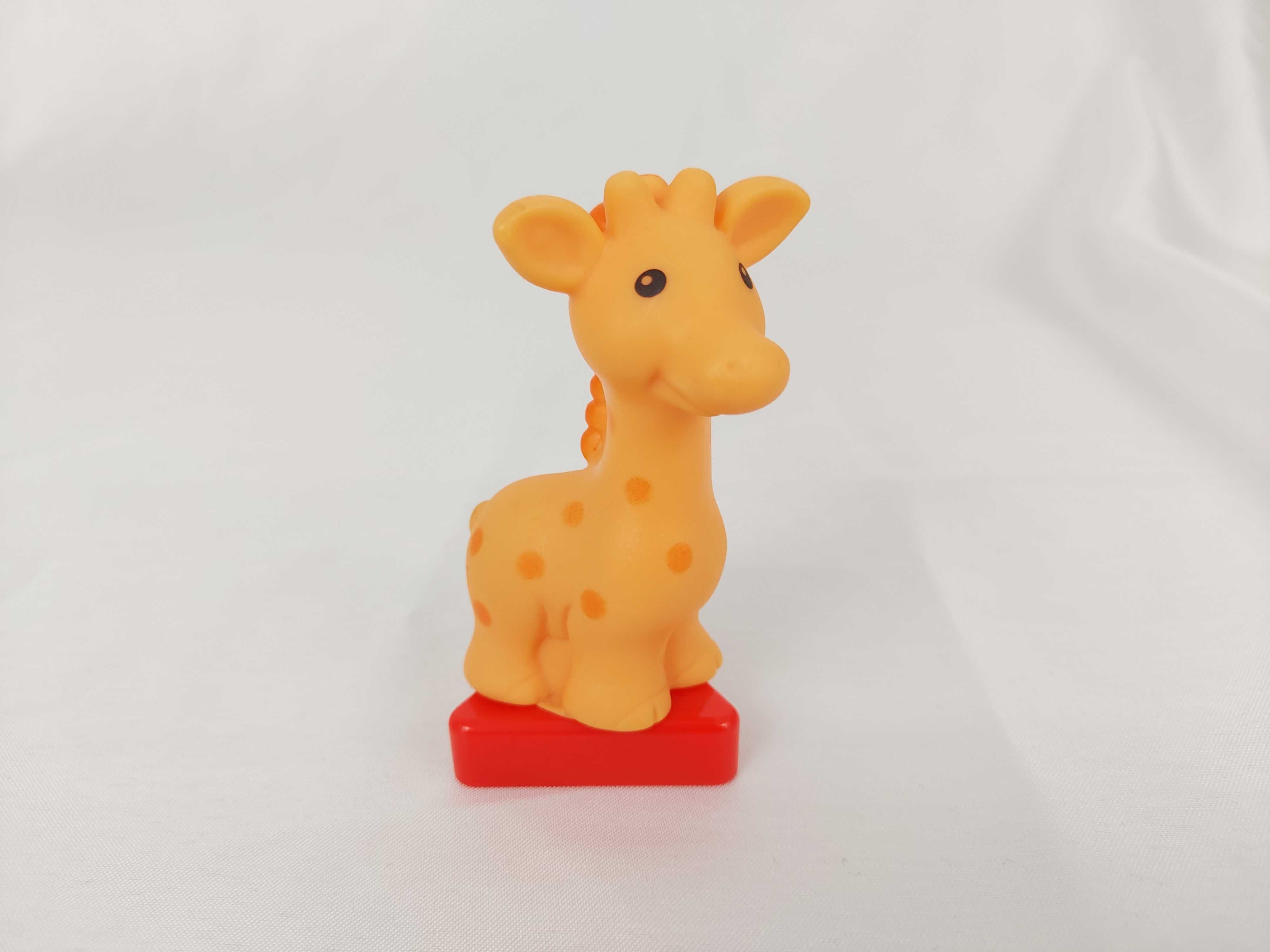 Figurka pomarańczowej żyrafy