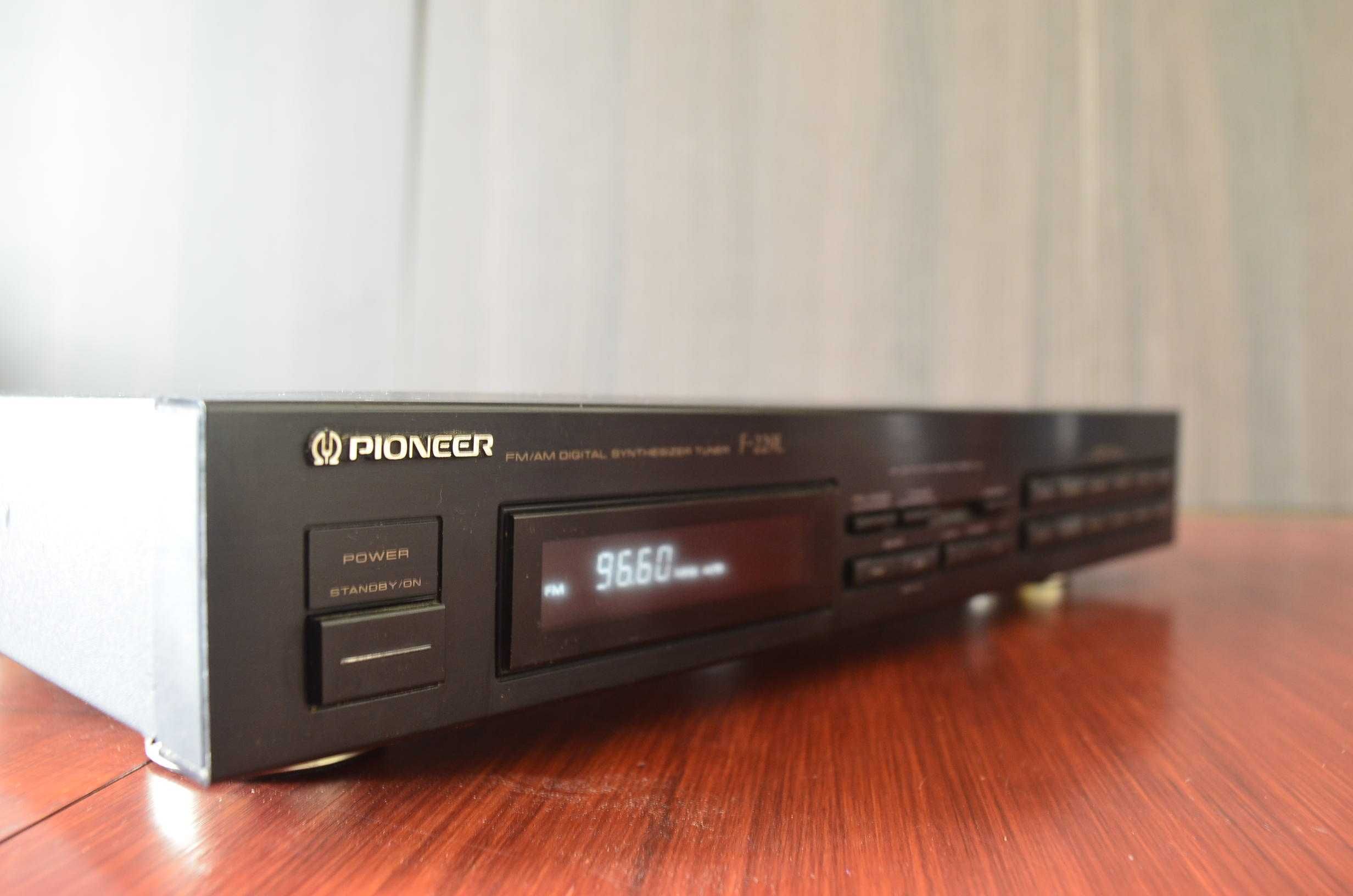 Rádio Pioneer  F-229 L