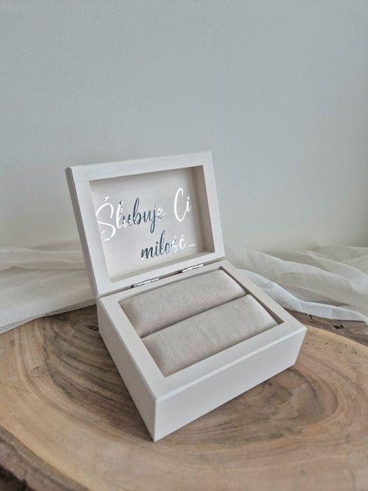 Małe pudełko na obrączki z poduszką velvet beż metaliczny napis