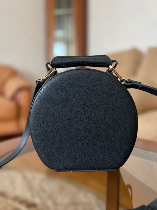 Кругла сумка Zara з вишивкою