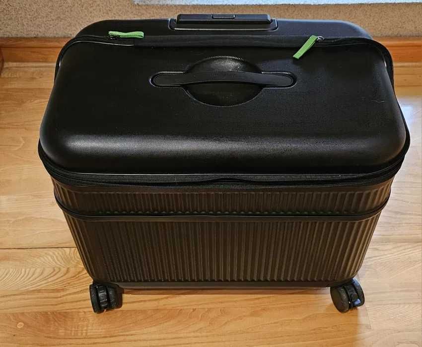 Oryginalna walizka do przewożenia czy przechowywania TM7