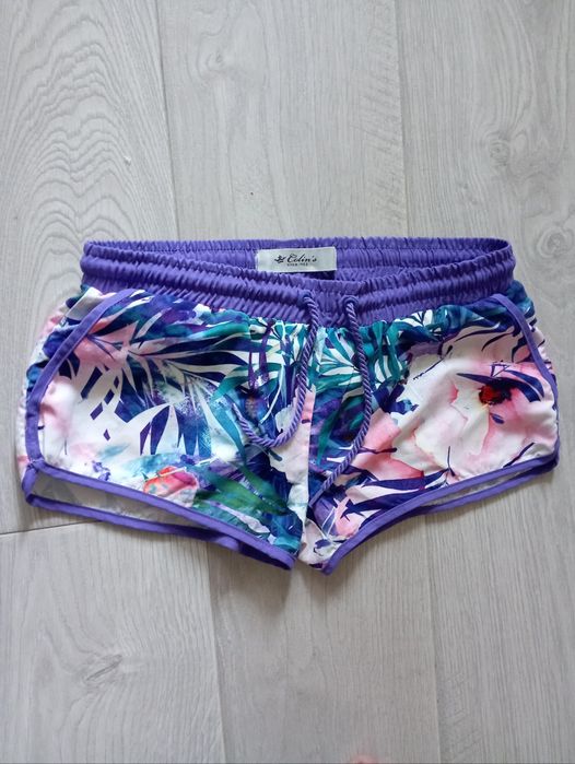 Пакет речей на дівчину