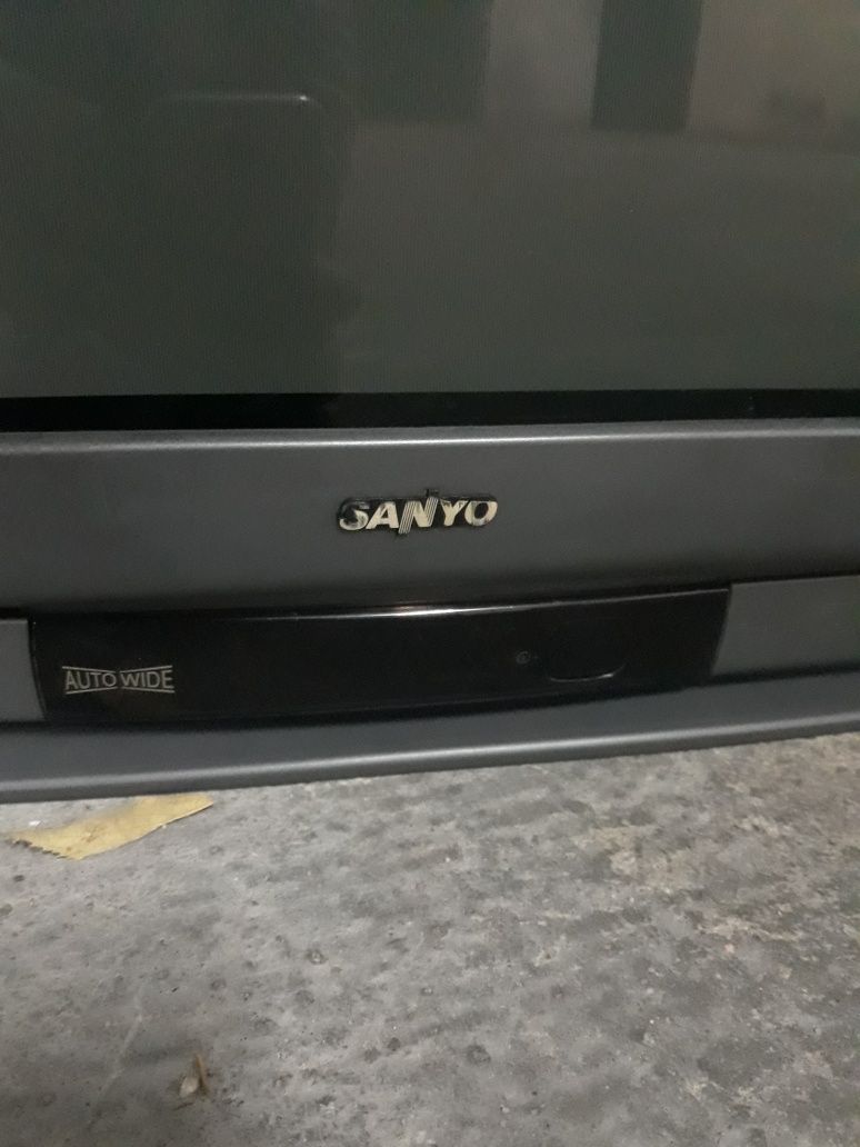 Televisor Sanyo com comando