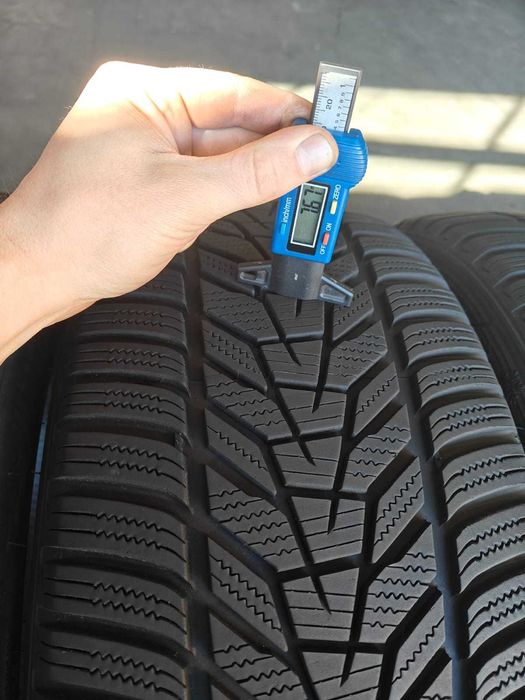 R18 235 45 зимові шини у відмінному стані Hankook Winter