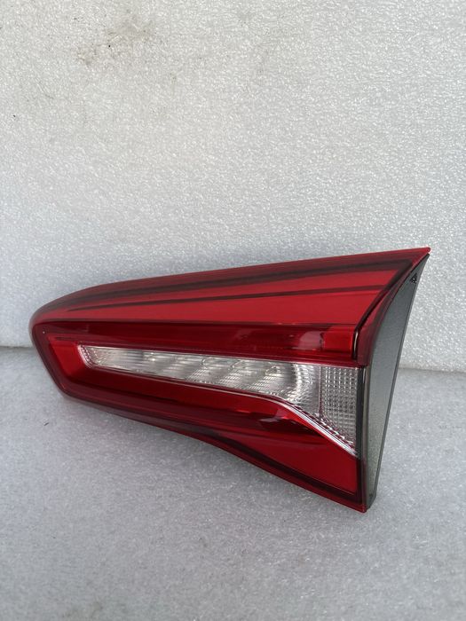 Ford Focus MK4 IV 4 kombi lampa prawy tył prawa tylna w klapę klapy