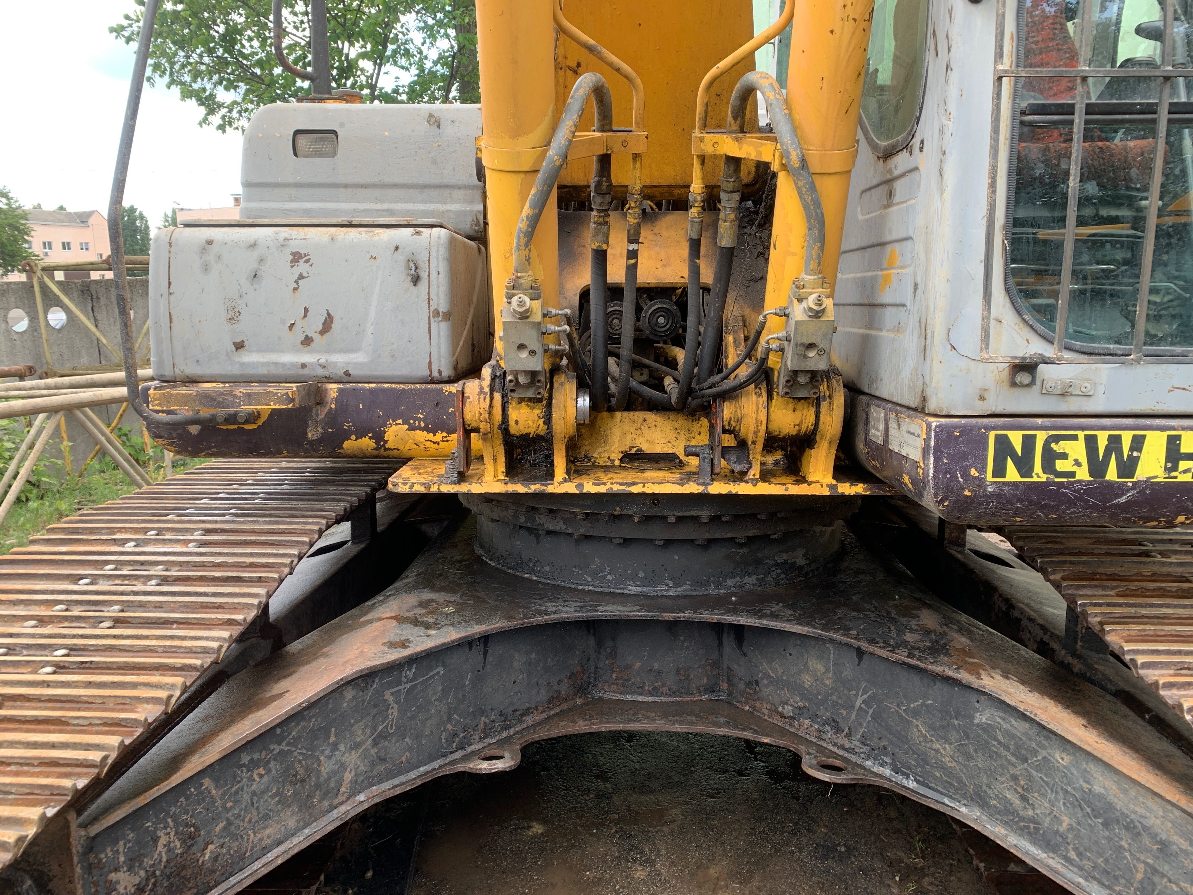 Гусеничний екскаватор NEW HOLLAND E215 Гусеничный экскаватор